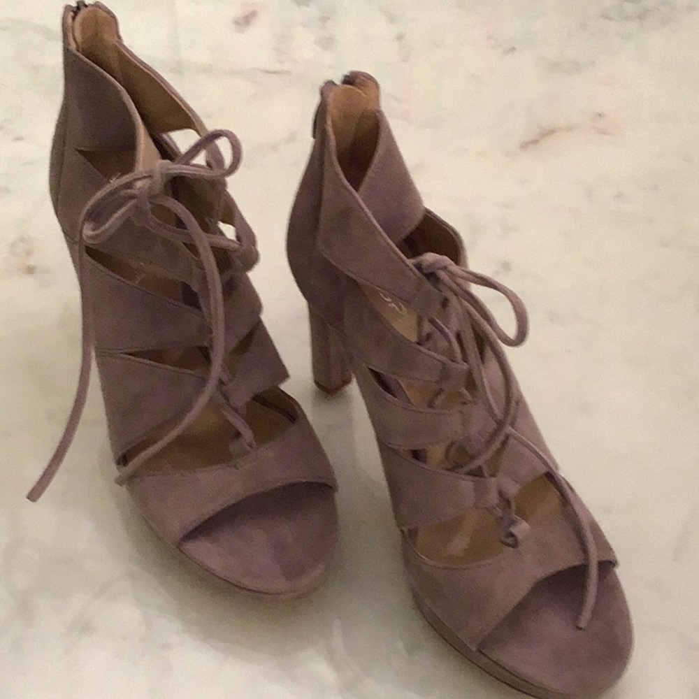 VIA SPIGA Sharkskin dress heels